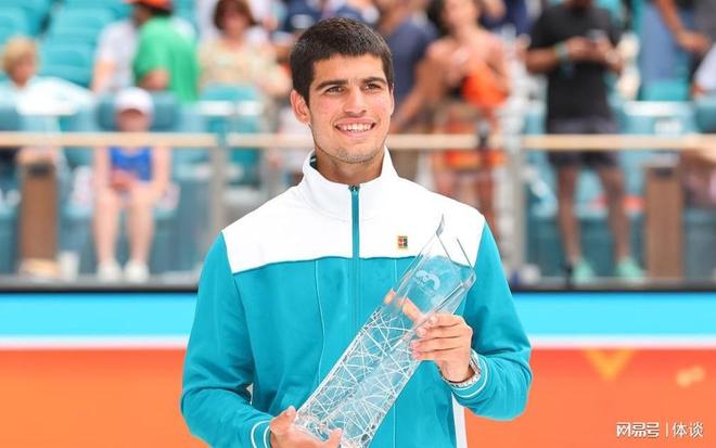 全场观众站 全场观众站