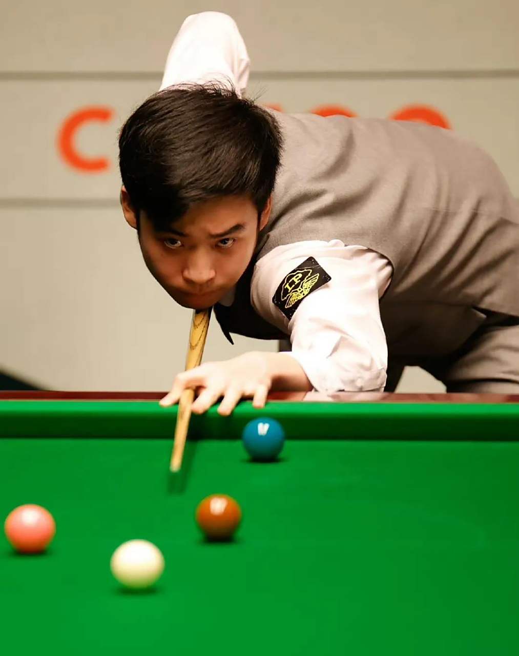 在中场抢断 在中场抢断