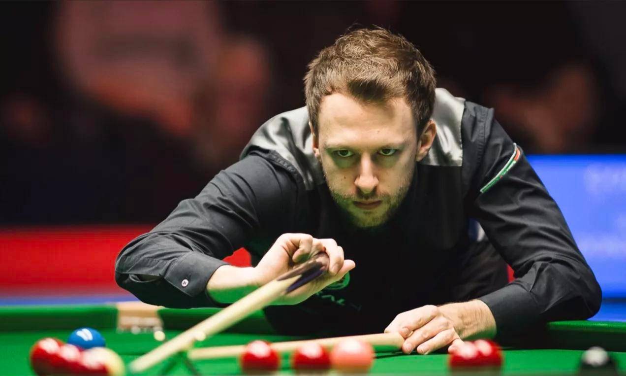 台上展现自 台上展现自